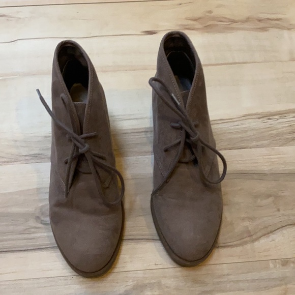 Carlos Graham 7.5 Heel Ankle Booties - Picture 3 of 8